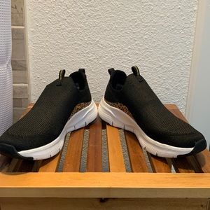 Skechers arch fit 8.5 women’s